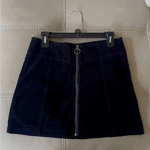 Forever 21 mini skirt in black, US28